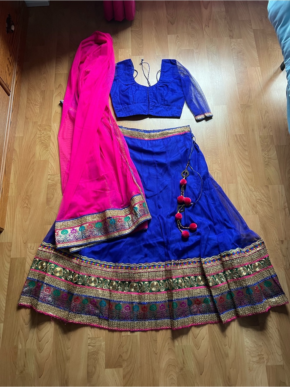 Indian set - Picture 2 of 3